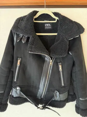 ZARA 블랙 무스탕 코트 XS