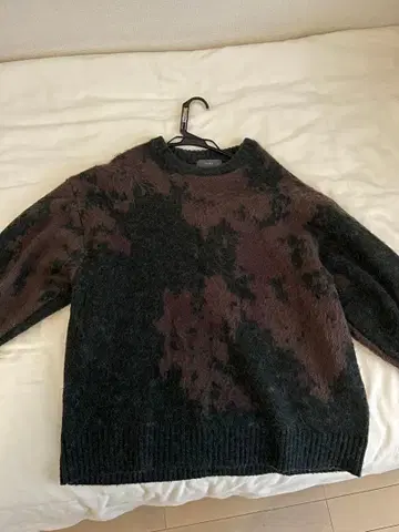 CLEL 모헤어 블렌드 샤기 디자인 니트 차콜