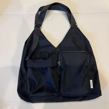 블랙 나일론 토트백