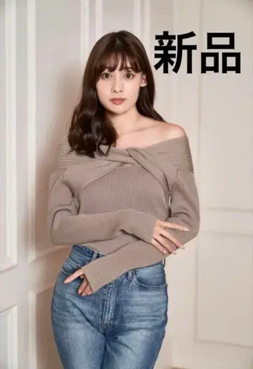 her lip to Twist Cut-Out Rib Knit Top