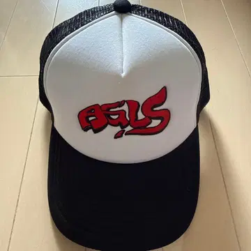 자수 로고 캡 화이트/블랙