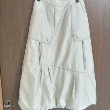 아이보리 플레어 롱 스커트