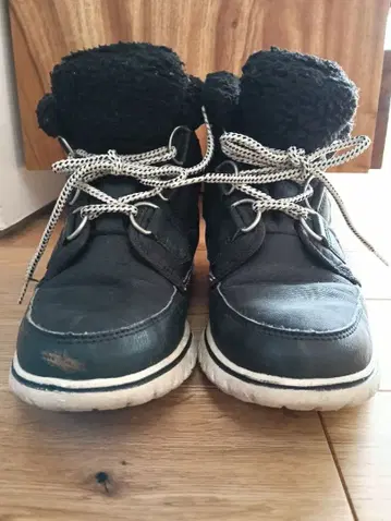 SOREL 블랙 퍼 부츠