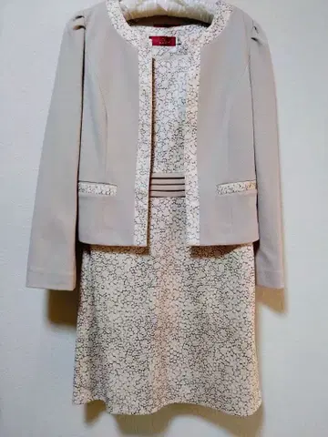 포멀 자켓과 드레스 세트 M 사이즈 고급스러운 베이지 꽃무늬