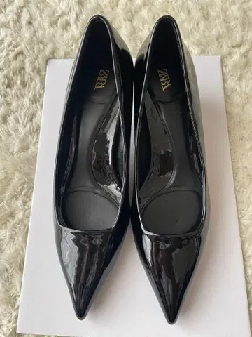 새상품, 미사용 ZARA 에나멜 펌프스