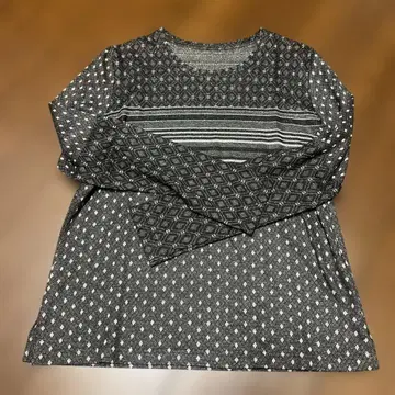 NUVEL.IVE 기하학 패턴 긴팔 상의