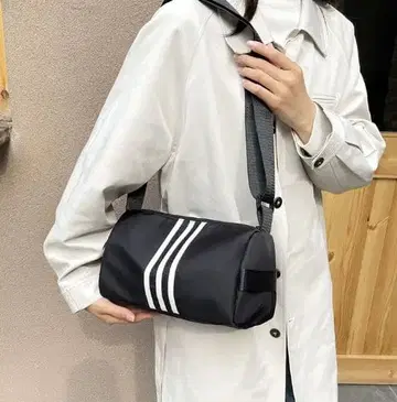 블랙 스트라이프 숄더백