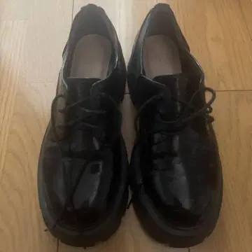 블랙 가죽 통굽 로퍼