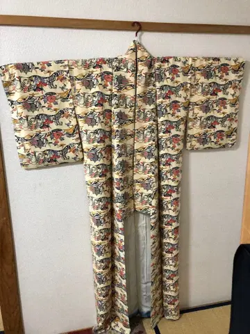 전통적인 일본풍 패턴 도행 코트 크림색