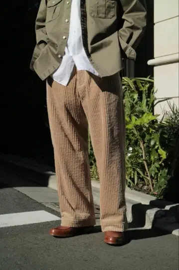 UNIVERSAL PRODUCTS 코듀로이 노턱 와이드 팬츠