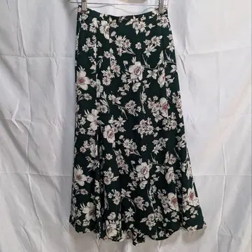 라토타리테 플라워 프린트 절개 플레어 스커트 그린 컬러