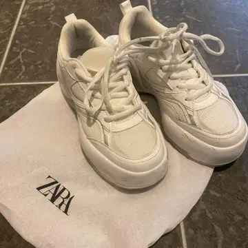 ZARA 화이트 통굽 스니커즈 사이즈 36