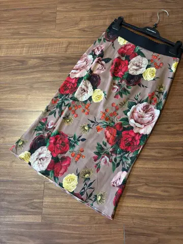 새상품 돌체앤가바나 스커트 레어품