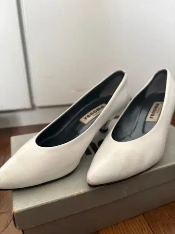 화이트 펌프스 사이즈 36