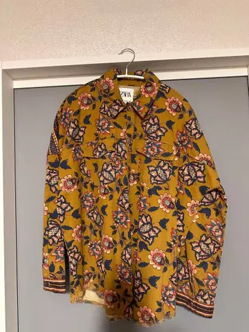 플라워 무늬 긴팔 셔츠 머스타드