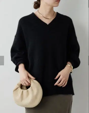 개럴개런트 백 슬릿 V 니트 블랙