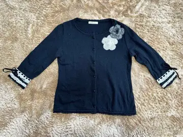 새상품급 Rene 긴팔 니트 블랙 꽃 모티브 포함 사이즈 38