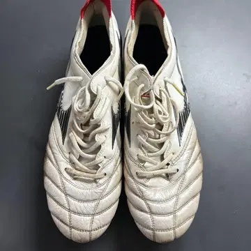 미즈노 축구화 스파이크 화이트/블랙/레드