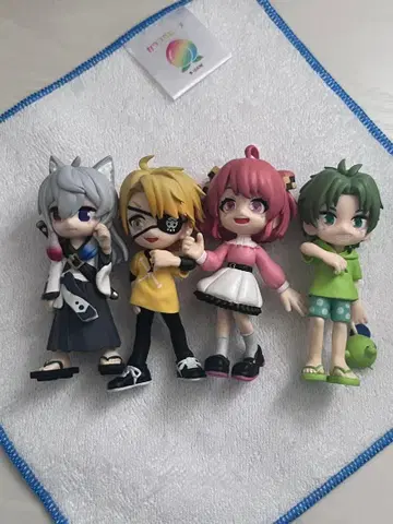 컬러풀 피치 피규어 4개