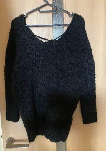 d.i.a. 니트 V넥 블랙 갸루 다이아