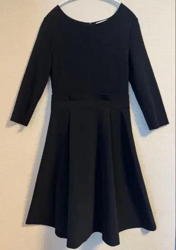 UNTITTLED 도킹 절개 A라인 원피스 블랙