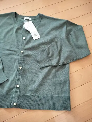 테치치 테라스 메탈 버튼 가디건 새상품 르농큐르 렙심