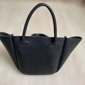 MORMYRUS 블랙 가죽 미니 토트백