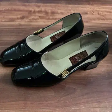 릴리 제화 블랙 에나멜 스트랩 펌프스 쇼와 레트로 빈티지 구제 의류