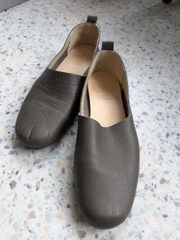 다크 그레이 가죽 로퍼 240