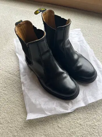 [ 가격 인하 ] 닥터마틴 첼시 블랙 22cm