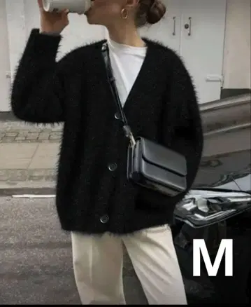 드롭 숄더 페더풍 V넥 가디건 M 블랙 시착만 한 상품