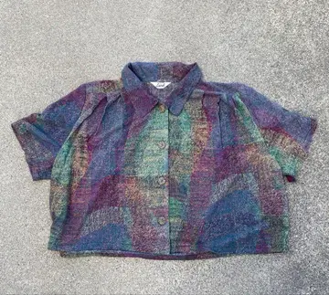 다색 추상 패턴 숏 기장 셔츠