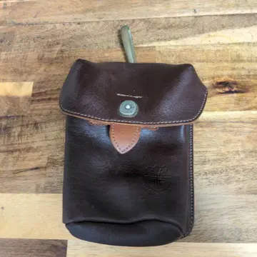 가죽 플랩식 파우치 브라운