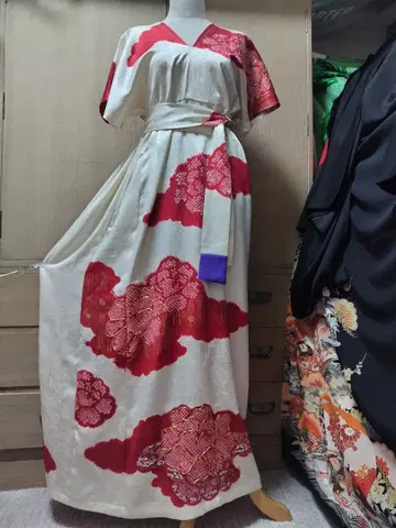 후리소데 실크 스톨 포함 리메이크 원피스입니다.