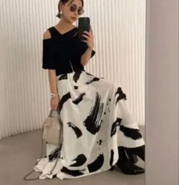 미사용 새상품 AMERI MEDI INK FLARE SKIRT