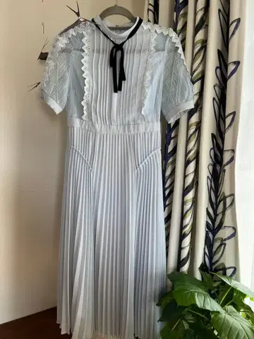 셀포드 라이트 블루 플리츠 원피스 새상품급