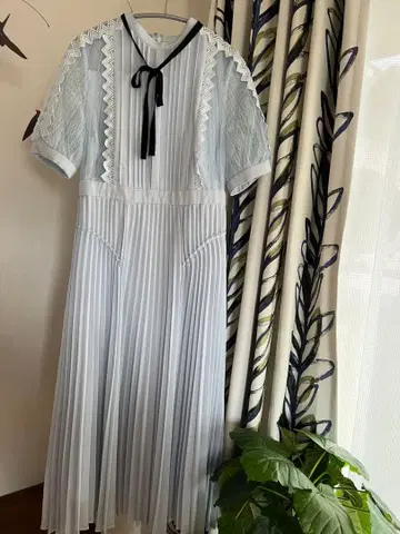 셀포드 라이트 블루 플리츠 원피스 새상품급