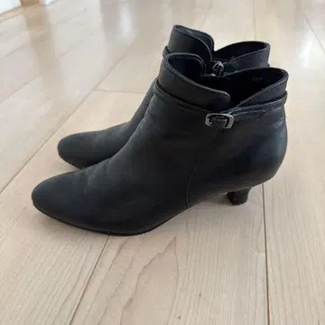 [ 여성용 ] 블랙 가죽 앵클부츠