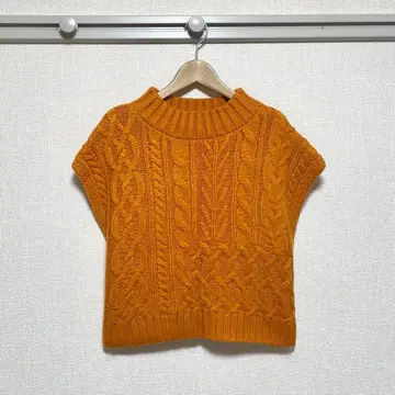 [ 새상품급 ] LOWRYS FARM(로리즈팜) 케이블 숏 니트 베스트