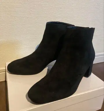 [ 새상품급 ] le talon 스웨이드 숏부츠