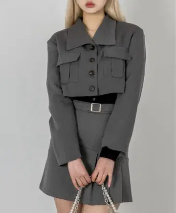 버튼 포켓 디테일 크롭 자켓