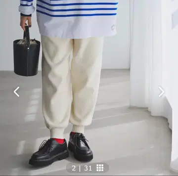 북유럽, 생활 잡화점 깔끔한 실루엣의 니트 팬츠