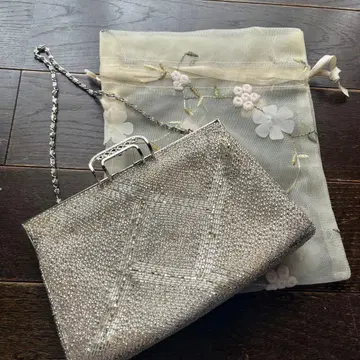 실버 비즈 장식 클러치백