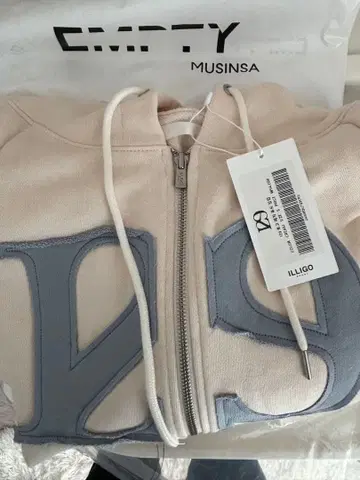 ILLIGO 로고 패치 집업 후드티