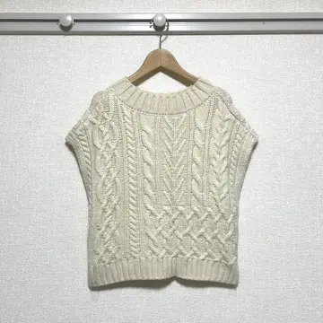 [ 새상품급 ] LOWRYS FARM(로리즈팜) 케이블 숏 니트 베스트