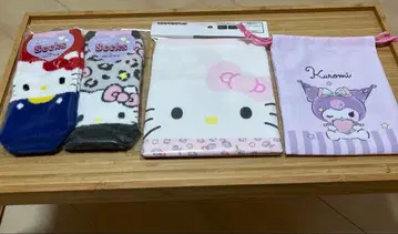 산리오 헬로키티 쿠로미 복슬복슬 양말 키티쨩