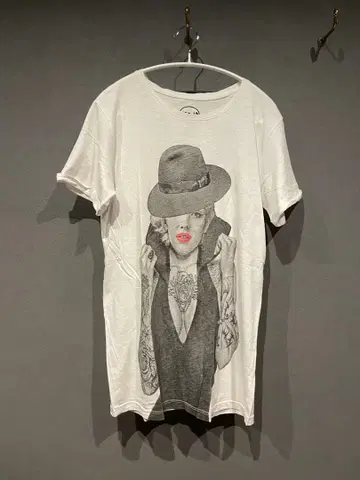 spend 마릴린 몬로 티셔츠