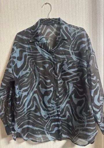 EMODA 긴팔 쉬폰 셔츠 블랙과 스카이블루