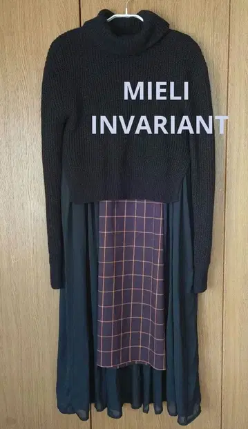 MIELI INVARIANT 원피스 터틀넥 이소재 도킹