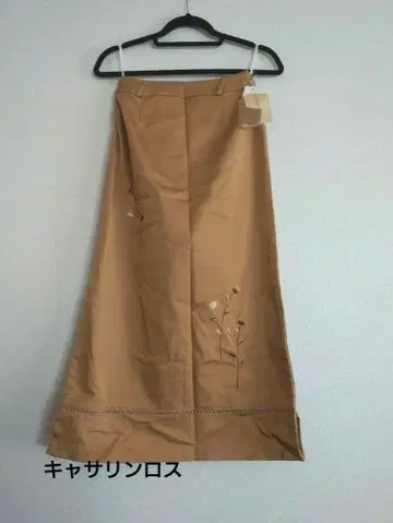 [택 포함 새상품] 캐서린 로스 베이지 롱 스커트 꽃 모티브 슬릿